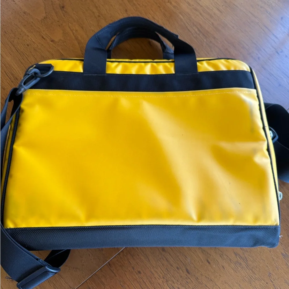 The North face Yellow Messenger / Laptop Multi Compartment Bag